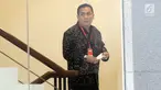 Anggota DPR Fraksi PKB, Helmy Faishal Zaini menuju ruang pemeriksaan di gedung KPK, Jakarta, Senin (30/9/2019). Anggota Fraksi PKB itu diperiksa sebagai saksi kasus dugaan penerimaan hadiah terkait proyek di Kementerian PUPR Tahun Anggaran 2016. (merdeka.com/Dwi Narwoko)