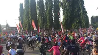 Masyarakat begitu antusias mengikuti Gowes Nusantara di Purbalingga. Ada sekitar 7.000 peserta yang ikut (dok: Kemenpora)