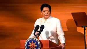 Presiden Filipina Ferdinand Marcos Jr., menyampaikan pidato kenegaraan pertamanya di kota Quezon, Filipina, Senin, 25 Juli 2022. (Jamillah Sta Rosa/Foto Pool via AP)