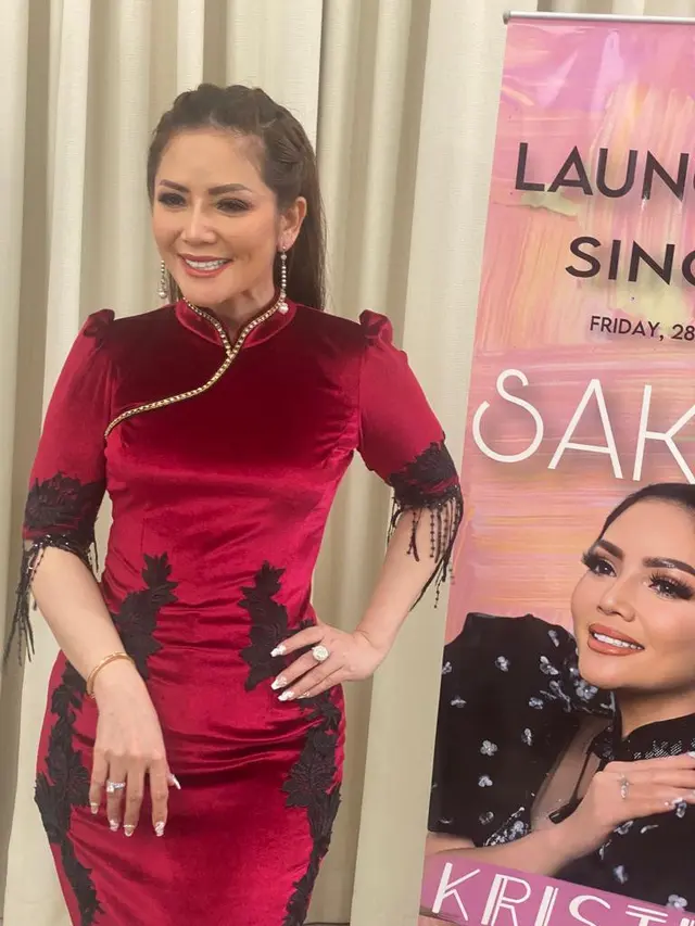 Kristina Iswandari merilis single Sakau di kediamannya di kawasan Koja, Jakarta Utara, Jumat (28/7/2023).