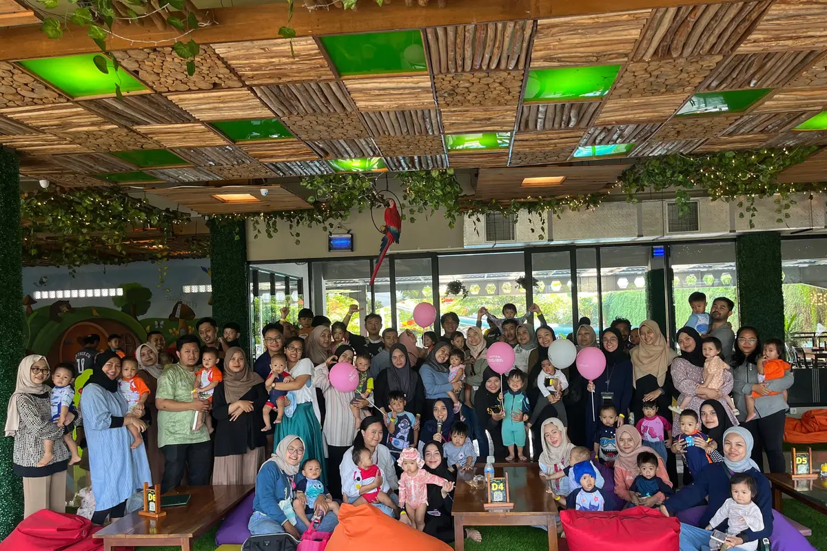 Peserta perayaan ulang tahun Birth Club Bandung Simamah