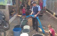 PDAM Tirta Intan Gerak Cepat Salurkan Bantuan Air Bersih Garut ke Daerah Terdampak Kekeringan