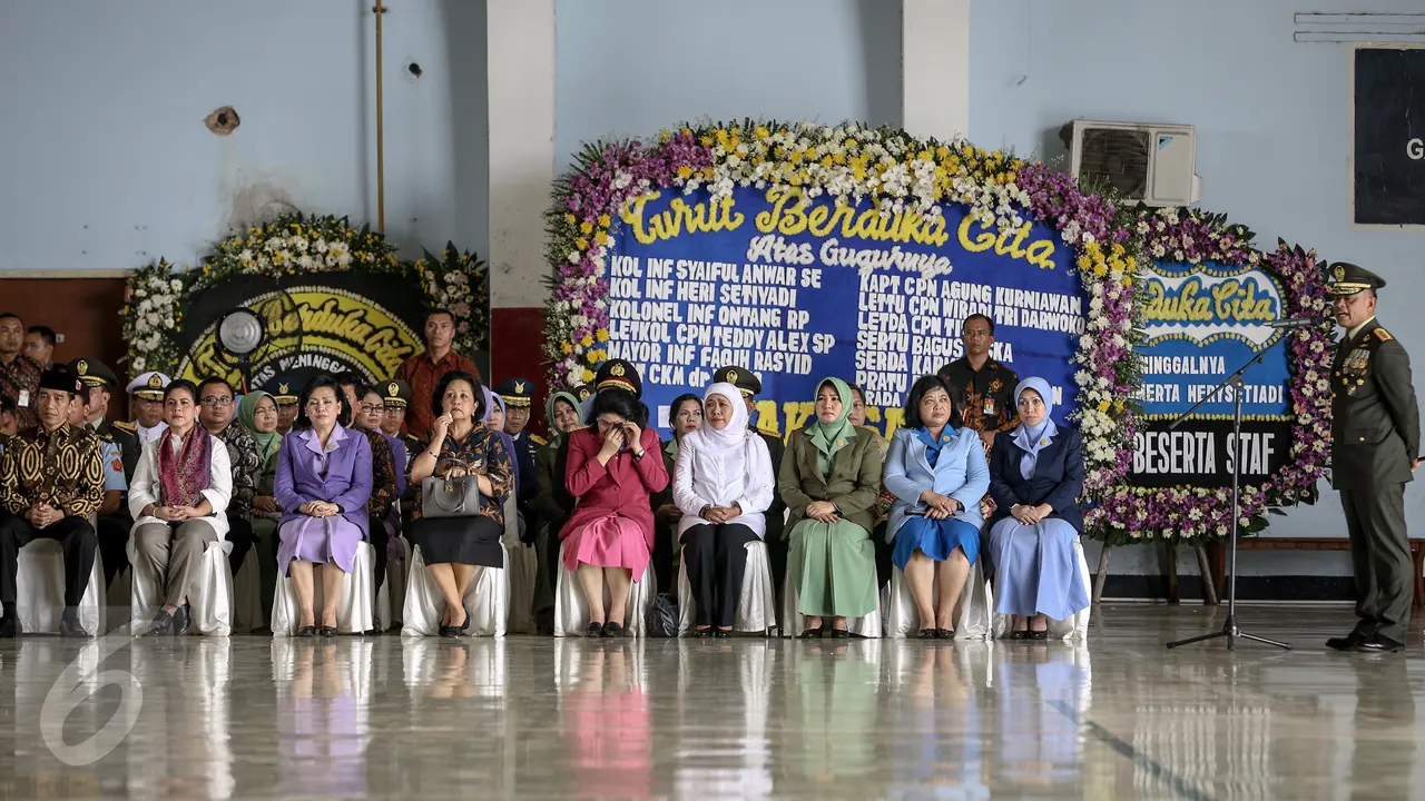 20160322-Jokowi memberikan penghormatan terakhir kepada 13 Jenazah Heli Jatuh