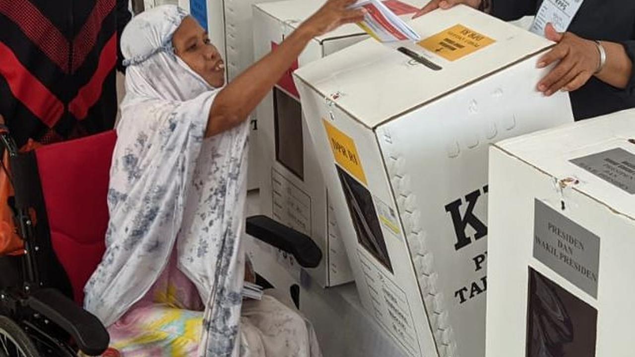 Antusiasme Disabilitas di Makassar Gunakan Hak Pilih, Sediakan Surat Suara Braile & Bilik Khusus