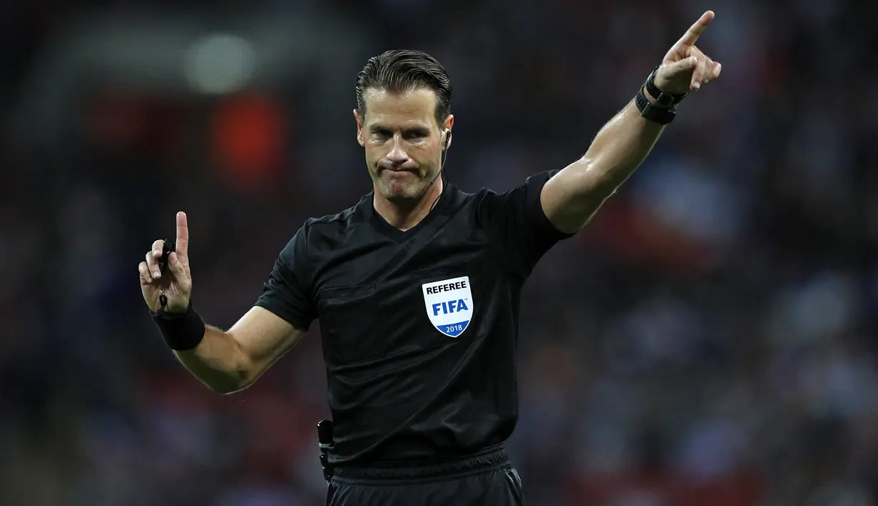 Dalam laga pembuka nanti, Danny Makkelie akan didampingi oleh asisten wasit Hessel Steegstra dan Jan de Vries yang menggantikan posisi Mario Diks dalam tim Makkelie. Untuk wasit VAR dipimpin oleh Kevin Blom didampingi dua asisten, Pol van Boekel dan Christian Gittelmann. (Foto: AFP/Adrian Dennis)