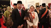 Menteri Sosial Republik Indonesia, Tri Rismaharini, menerima Tanda Kehormatan Bintang Mahaputera Utama dari Presiden Joko Widodo dalam sebuah upacara di Istana Negara, Rabu (14/8/2024). (Foto: Istimewa)