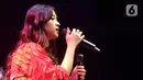 Lagu demi lagu dibawakan dengan penuh semangat dan mampu membakar antusiasme para pelajar yang hadir sejak pagi hari. (Liputan6.com/Herman Zakharia)