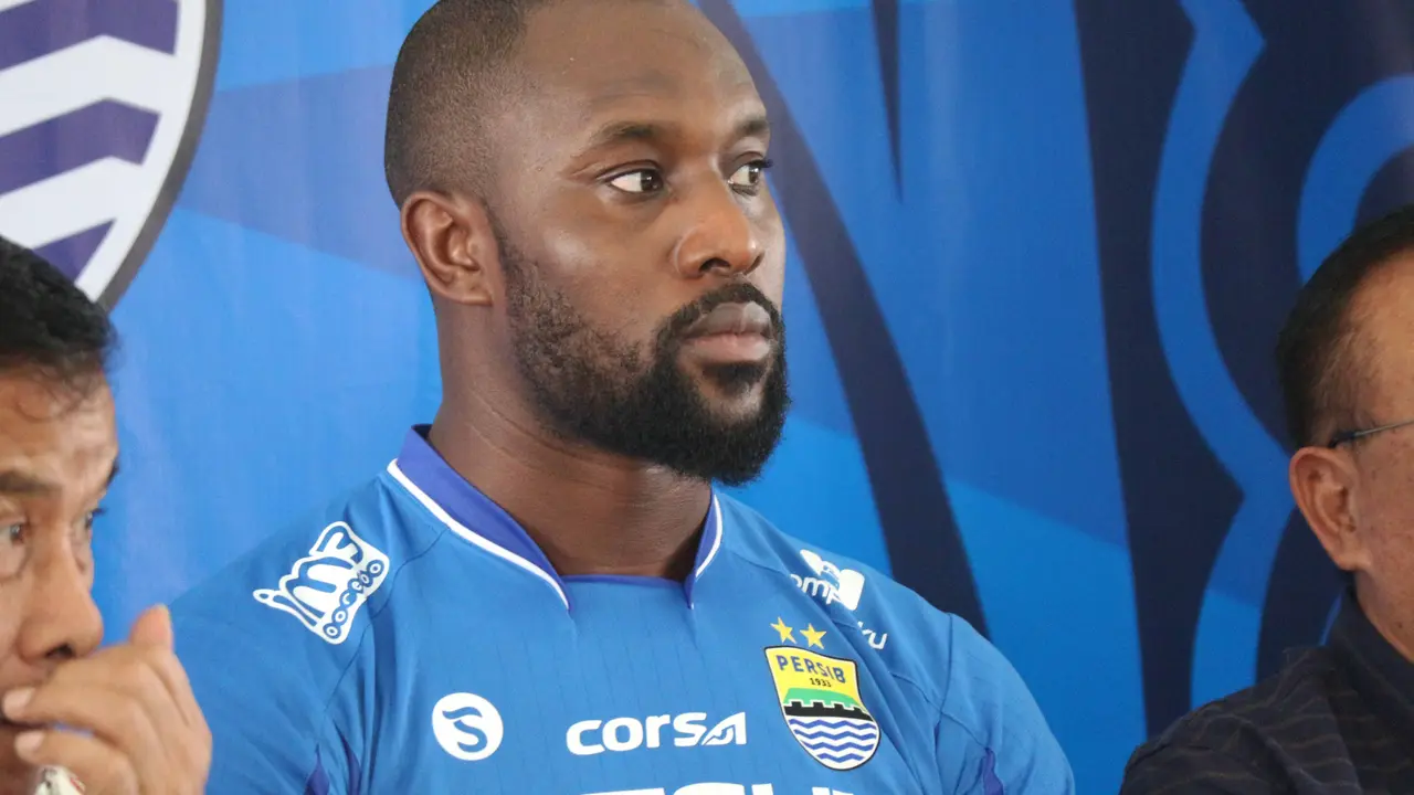 Striker Persib Bandung Carlton Cole (Liputan6.com / Kukuh Saokani)
