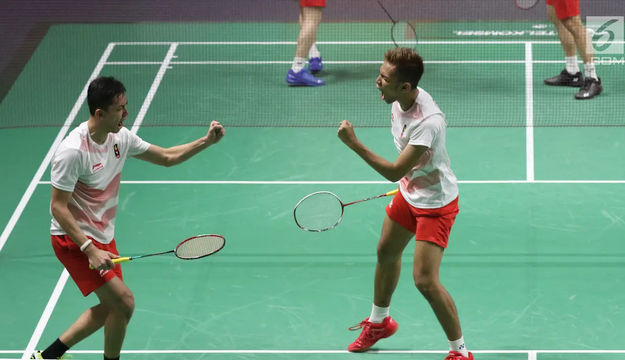 Ganda putra Indonesia, Fajar Alfian/M Rian Ardianto bersorak saat melawan Kevin Sanjaya S/Marcus F Gideon di Final Bulutangkis Asian Games 2018 di Istora GBK, Jakarta, Selasa (28/8). Kevin/Marcus unggul. (Liputan6.com/Helmi Fithriansyah)