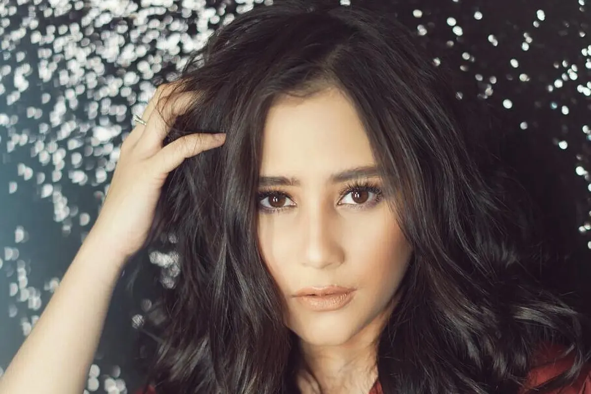 [Bintang] Ditaksir Maxime, Intip 5 Pesona Prilly Latuconsina yang Bikin Iri