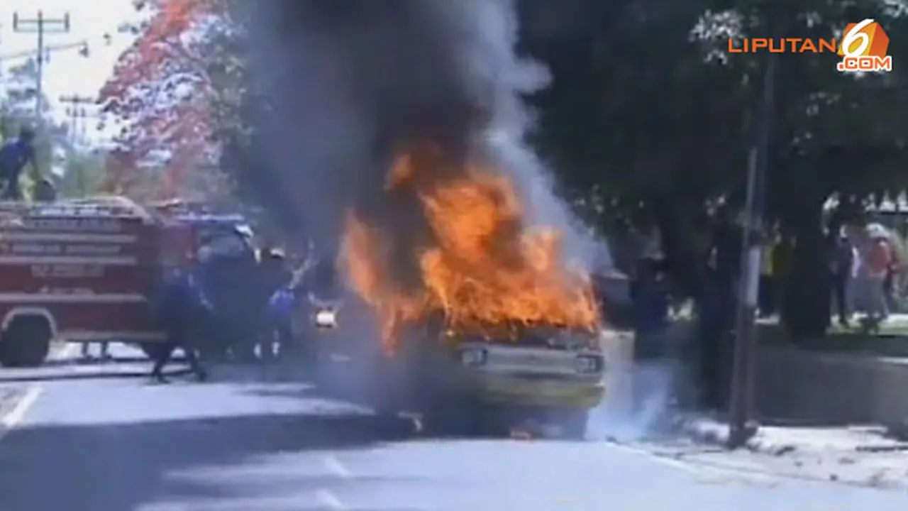 angkot-terbakar-131023b.jpg
