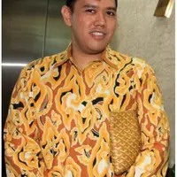 Membahas mengenai LGBT, Netizen malah fokus ke tas lucu anggota DPR ini.| Via: twitter.com