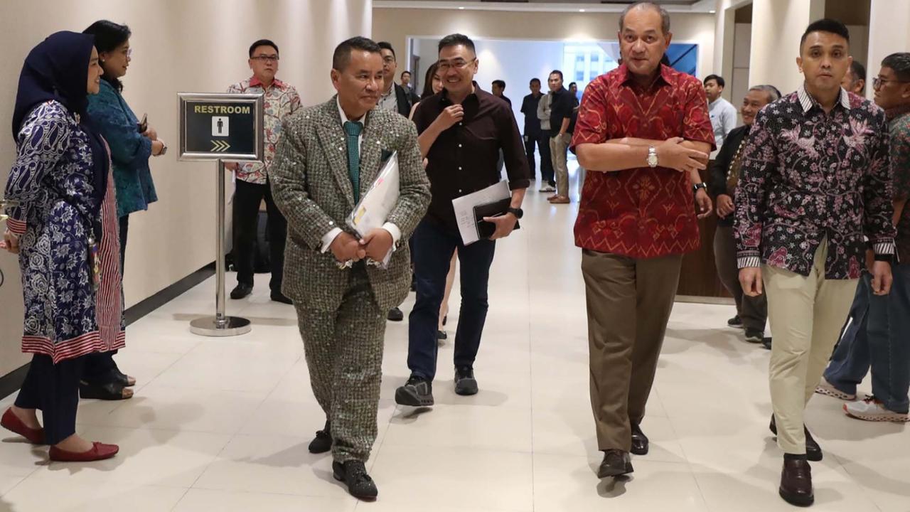 FOTO: Hotman Paris Merespons Gugatan terhadap MNC Asia Holding