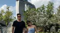 7 Potret Kemesraan Gisel dan Wijin Saat Liburan di Singapura