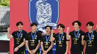 Para pemain Timnas Korea Selatan U-20 mendapatkan sambutan meriah di Seoul setelah menjadi runner-up Piala Dunia U-20 2019. (AFP/Jung Yeon-je)