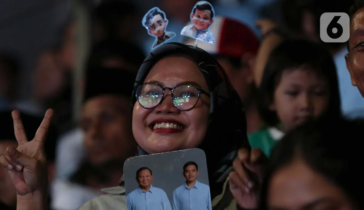Ekspresi kegembiraan ditunjukkan pendukung Calon Presiden dan Wakil Presiden nomor urut 2 Prabowo Subianto dan Gibran Rakabuming Raka di Istora Gelora Bung Karno, Senayan, Jakarta, Rabu (14/2/2024). (Liputan6.com/Herman Zakharia)