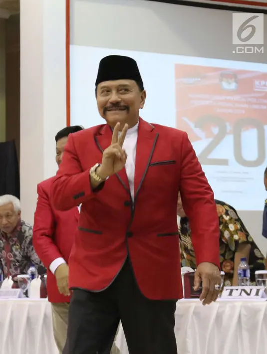 Ketua Umum PKPI, Hendropriyono saat menghadiri rapat pleno terbuka di kantor KPU Pusat, Jumat (13/4). (Liputan6.com/Angga Yuniar)