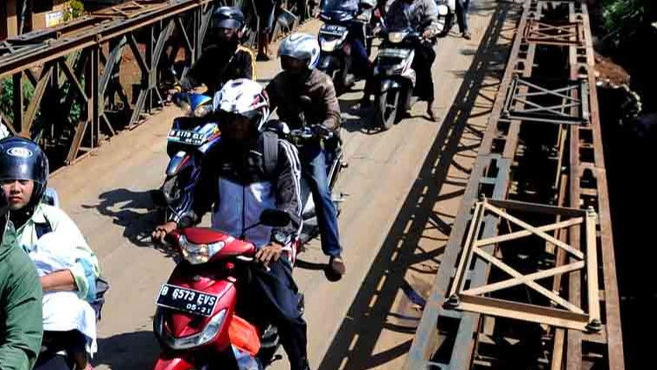 Rencana pemasangan jembatan bailey sebagai pengganti Jembatan Kali Glidik II dilaksanakan dalam dua tahap, yakni tahap 1 memiliki panjang bentang 30 meter dan tahap 2 dengan bentang panjang 18 meter. Jembatan bailey adalah jembatan rangka baja prafabrikas