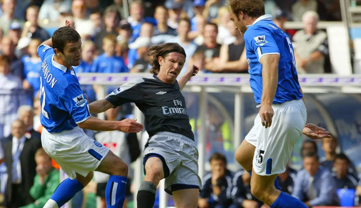 Alexey Smertin. Gelandang berusia 46 tahun yang pensiun pada Agustus 2008 bersama Fulham ini pernah memperkuat Chelsea, Portsmouth, Charlton dan Fulham di Liga Inggris. Total 5 tahun mulai 2003 hingga 2008 ia tampil dalam 82 laga di Liga Inggris dengan torehan 2 gol dan 2 assist. (AFP/Carl De Souza)