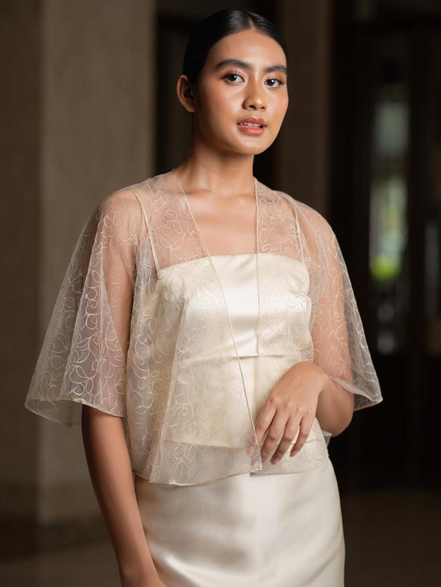 10 Model Blus Brokat Lengan Pendek untuk Semua Gaya dan Acara, Wajib Punya