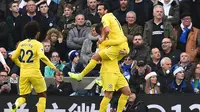 Winger Chelsea Pedro Rodriguez merayakan gol ke gawang Brighton & Hove Albion pada laga Liga Inggris di American Express Community Stadium, Minggu (16/12/2018). (AFP/Glyn Kirk)