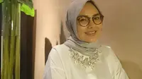Memilih Busana Muslim yang Tidak Bikin Keringatan ala Ria Miranda