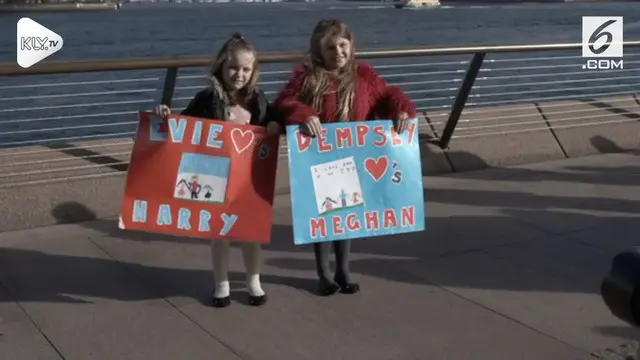 Penggemar Prince Harry dan Meghan Markle sudah siap menyambut kedatangan mereka di Sydney Harbour, Australia.