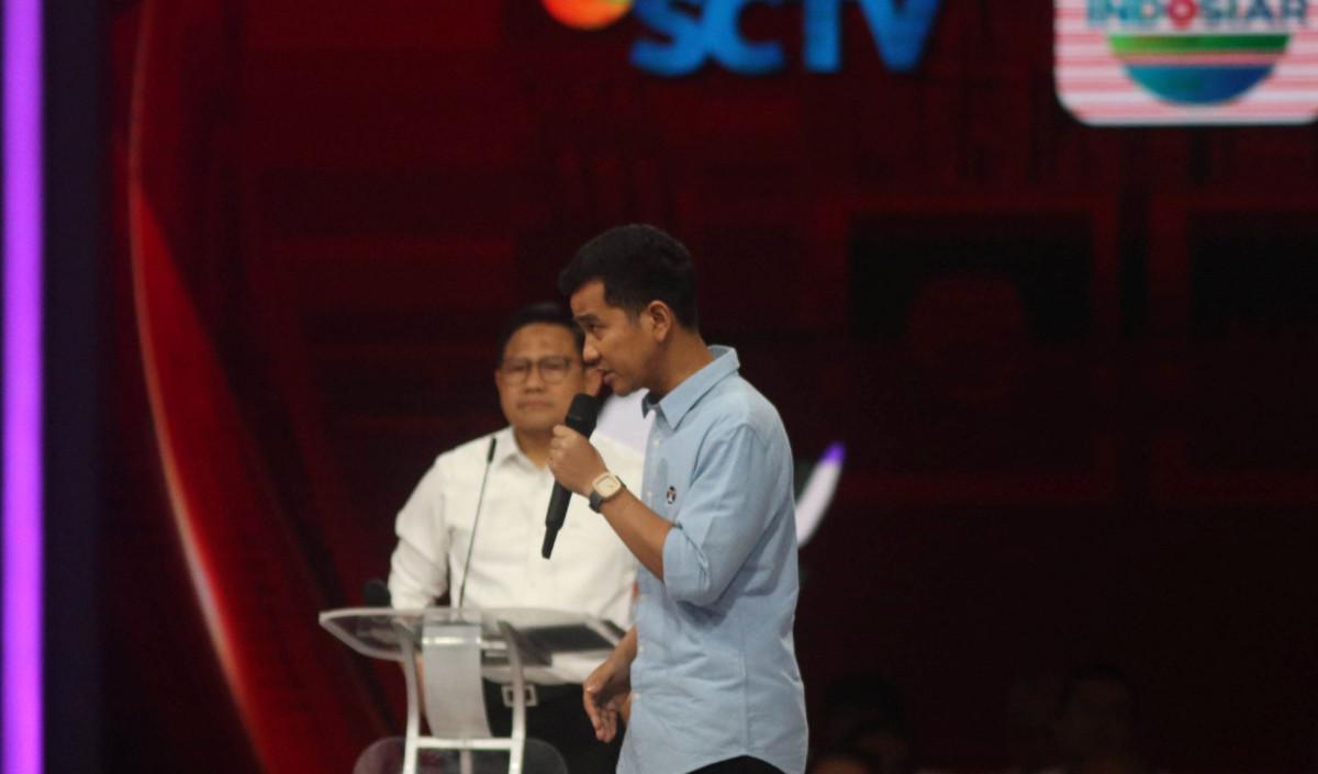 "Ini agak aneh ya, yang sering ngomongin LFP itu timses-nya tapi Cawapres-nya enggak paham LFP itu apa, kan aneh,"