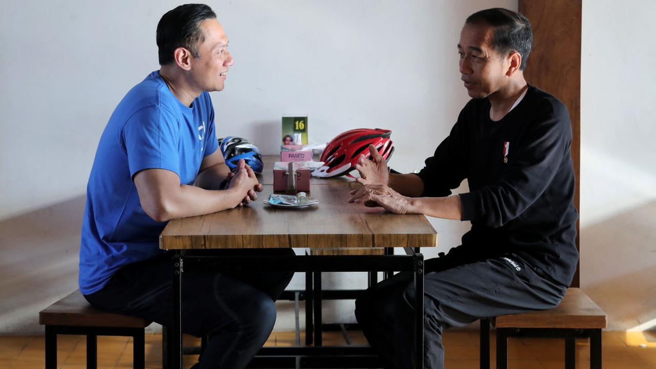 Jokowi dan AHY Bersepeda Bersama di Yogyakarta