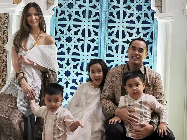 Baju Lebaran 4 Seleb Ini Dicibir Netizen Ada Yang Dianggap Tak Sopan Hot Liputan6 Com