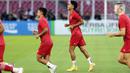 Pemain timnas Indonesia, Marselino Ferdinan (tengah) saat sesi latihan resmi jelang laga kandang semifinal Piala AFF 2022 melawan Vietnam di Stadion Utama Gelora Bung Karno, Jakarta, Kamis (5/1/2023). Timnas Indonesia akan melakoni leg pertama semifinal Piala AFF 2022 melawan Vietnam, Jumat (6/1). (Liputan6.com/Helmi Fithriansyah)
