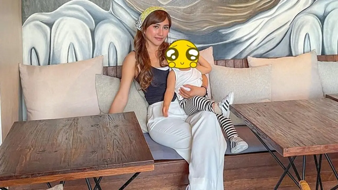 6 Potret Louise Anastasya saat Momong Anak, Disebut Bak Kakak dan Adik
