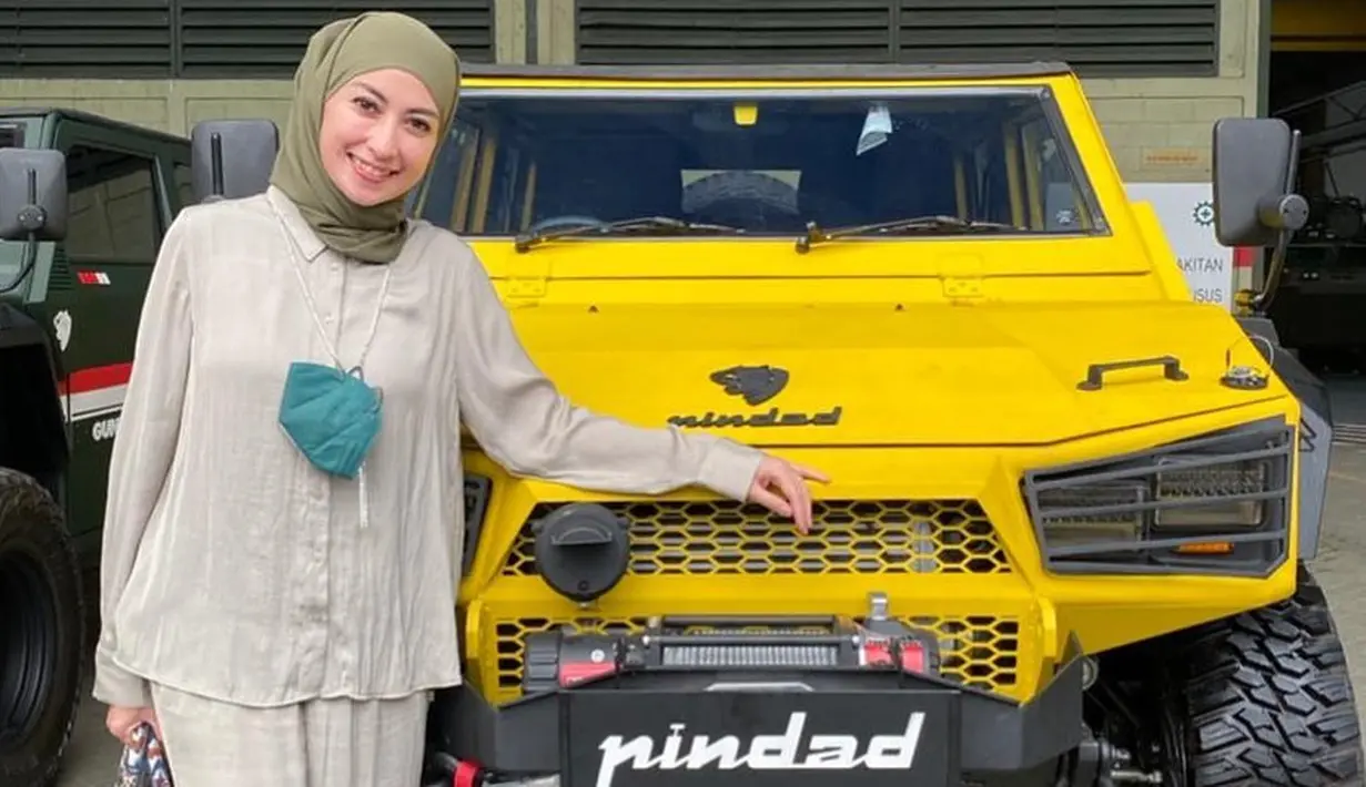 Set baju dan celana dalam warna yang sama juga mampu membuat usia kita lebih muda dari sebenarnya (Foto: @hapsarianissa29)