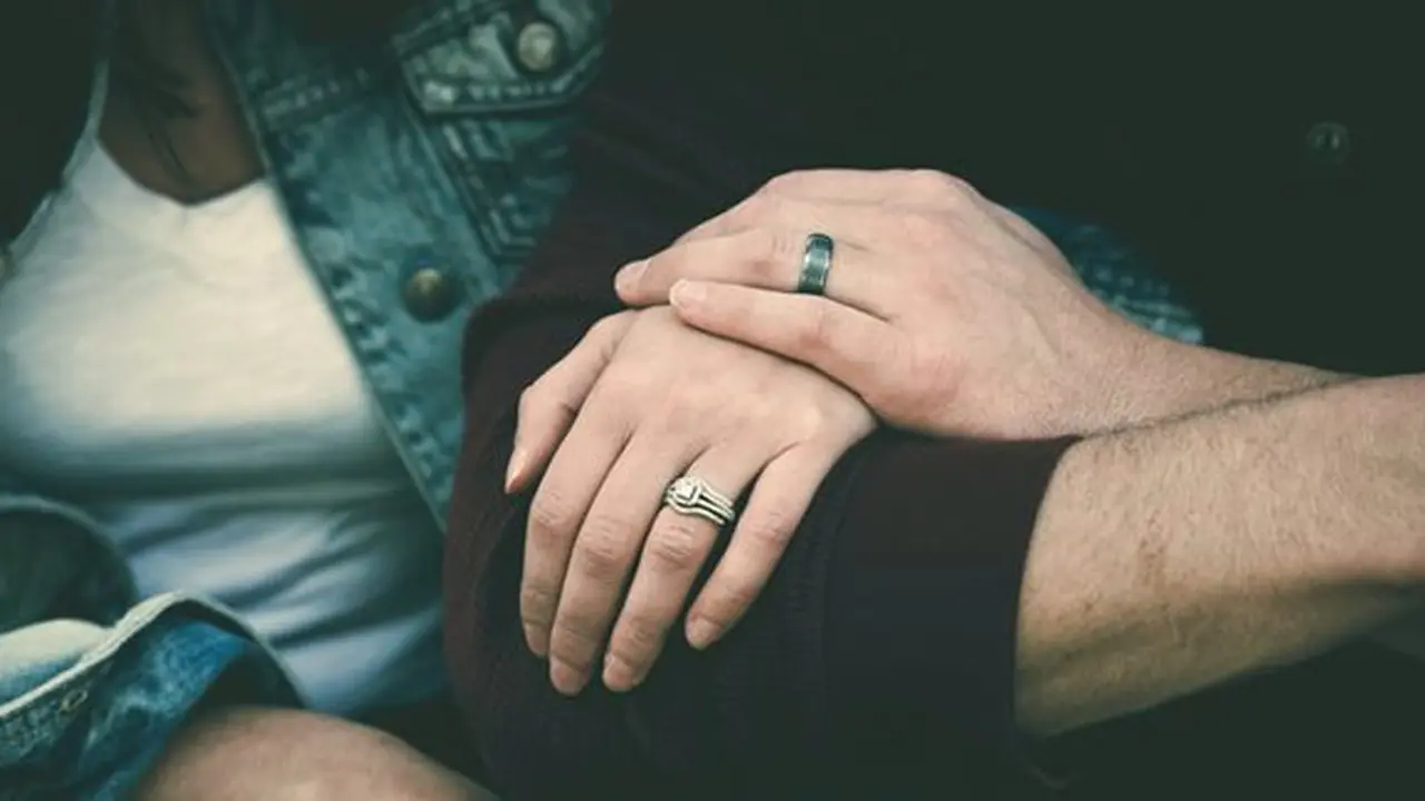 Ilustrasi. Cinta dan restu itu memang perlu diperjuangkan./Copyright pexels.com