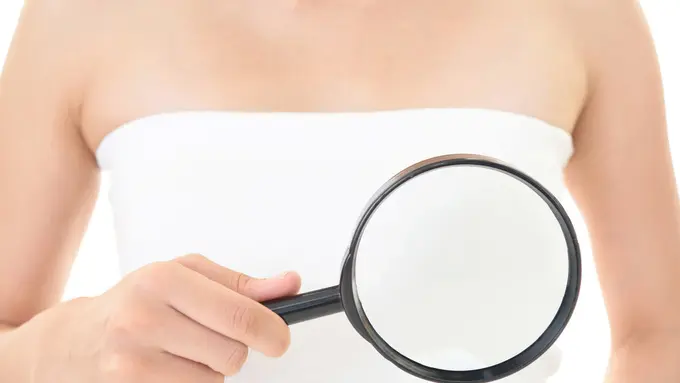 Payudara Besar Sebelah, Pertanda Kanker Payudara? (liza54500/shutterstock)