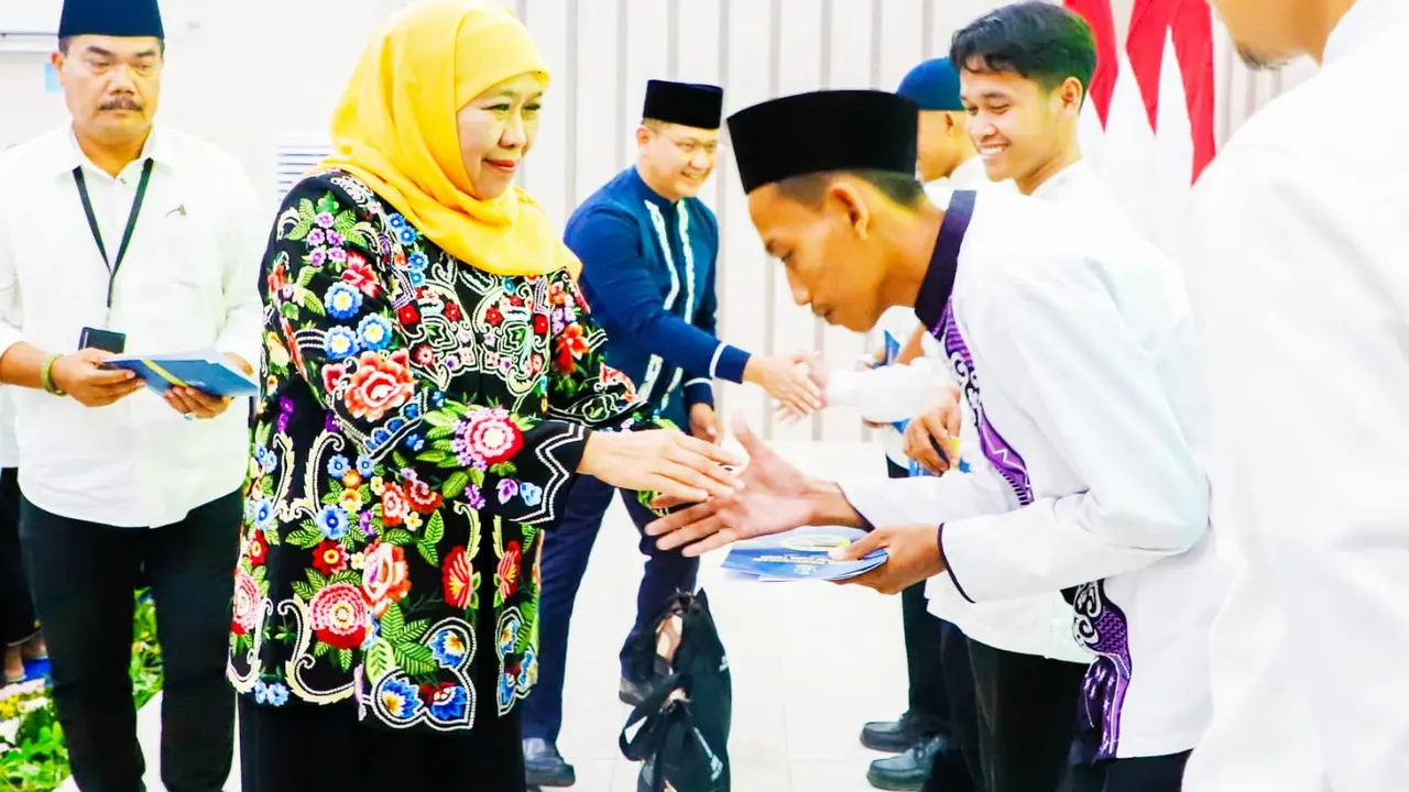 THR idul Fitri 2025 guru di Jatim cair. (Foto: Liputan6.com/Dian Kurniawan)