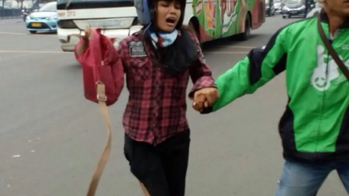Selamatkan Korban, Abang Ojek Online Ini Hampiri Lokasi Ledakan - Lifestyle  Fimela.com