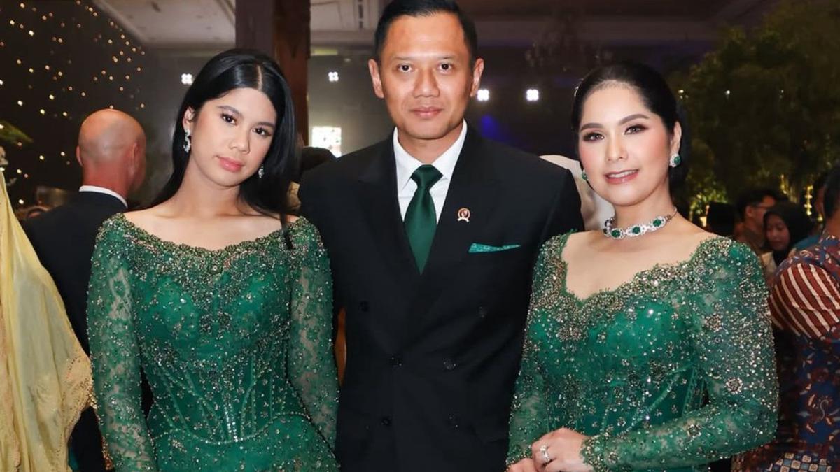 Tampilan Annisa Pohan Pakai Kalung Choker Blue Saphire Saat Datang ke Ngunduh Mantu Al Ghazali dan Alyssa Daguise