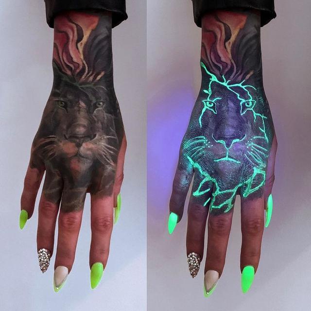 Potret Desain Tato Unik, Dapat Menyala Saat Terkena Sinar UV. (Sumber: Instagram/_____tukoi_____)