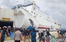 KM Dharma Kencana V Angkut 1.275 Penumpang Nataru dari Donggala Menuju Balikpapan dan Surabaya