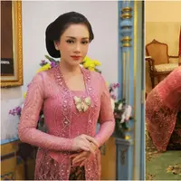 Potret Celine Evangelista di Pengukuhan Gelar Keraton (Sumber: Instagram/celine_evangelista)