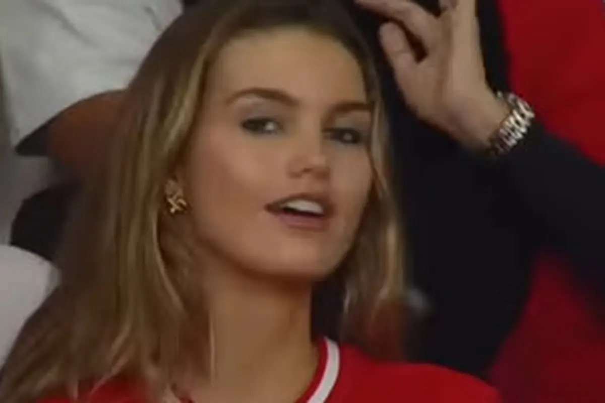 Potret Cantik Luna Bjil, Kekasih Maarten Paes Sekaligus Bestie Gigi Hadid yang Disebut Pembawa Hoki Timnas Indonesia