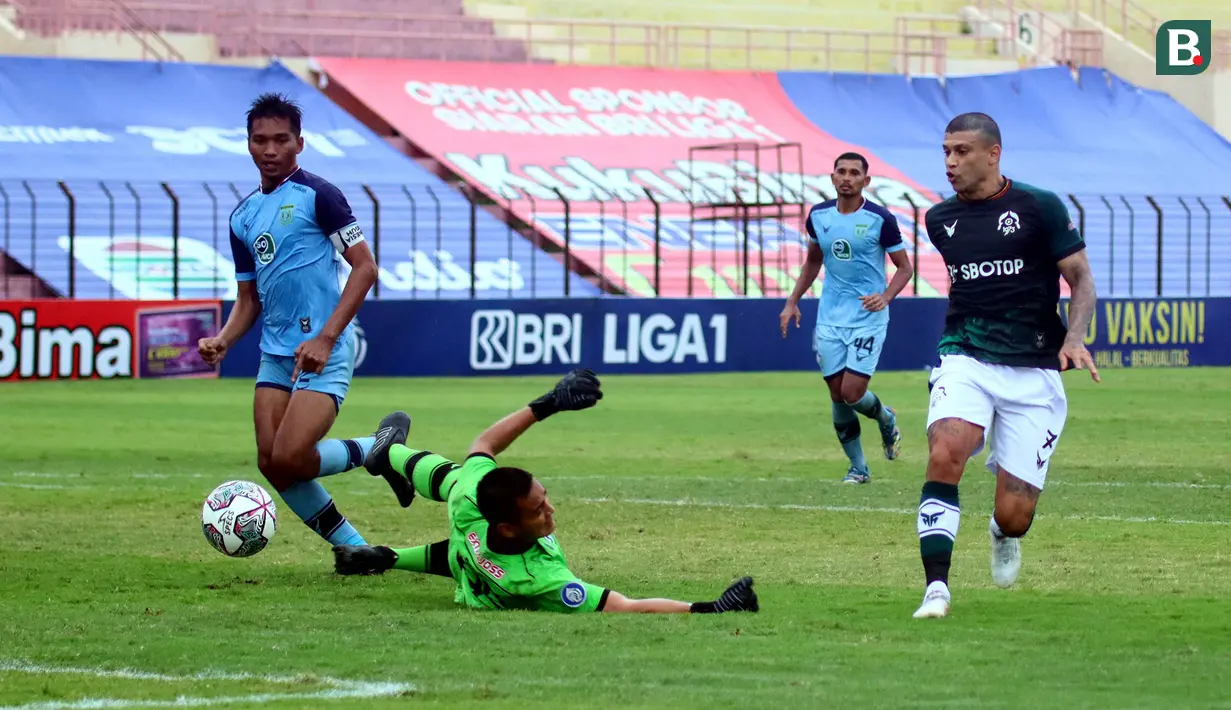 Winger asal Brasil berusia 32 tahun yang telah bergabung dengan Persikabo 1973 sejak 2019 lalu saat Laskar Pajajaran masih bernama Tira Persikabo, mencetak ketiga golnya pada menit ke-40, 81 dan 89. (Bola.com/Nandang Permana)