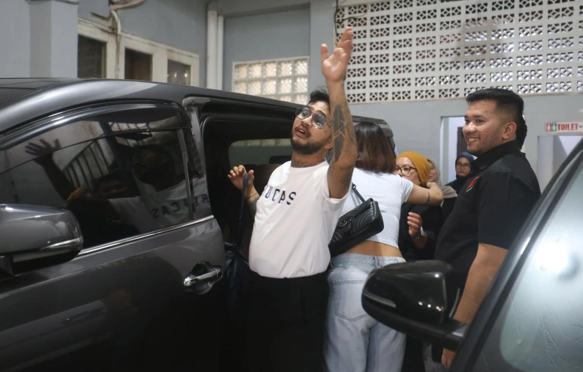 FOTO: Onadio Leonardo Resmi Bebas Usai Jalani Rehabilitasi