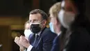Presiden Prancis Emmanuel Macron menyampaikan pidato pada Konvensi Warga tentang Iklim, di Paris, Senin (14/12/2020). Macron mengatakan akan mengisolasi dirinya sendiri selama tujuh hari. "Dia akan terus bekerja dan menjaga aktivitasnya dari jarak jauh,". (AP Photo/Thibault Camus, Pool)