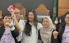 Tangis Bahagia Laras Usai Diputuskan 6 Bulan tanpa Masuk Penjara