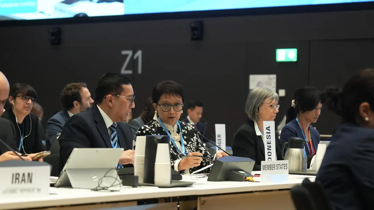 Menteri Luar Negeri Republik Indonesia (Menlu RI) Retno Marsudi dalam peringatan ke-75 tahun Deklarasi Universal Hak Asasi Manusia di Markas Dewan HAM PBB di Jenewa, Swiss, pada 11 Desember 2023. (Dok: Kemlu RI)