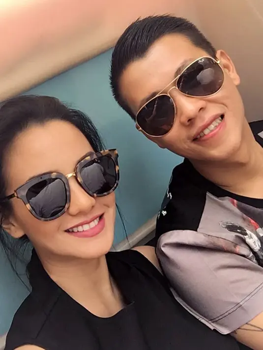 Tidak hanya sedih lantaran ditinggal orang-orang tercintanya, tapi juga ditambah dengan ulah para netizen yang masih saja nyinyir. Pemeran 34 tahun itu mencurahkan isi hatinya pada akun instagramnya. (Instagram/ririnekawati)