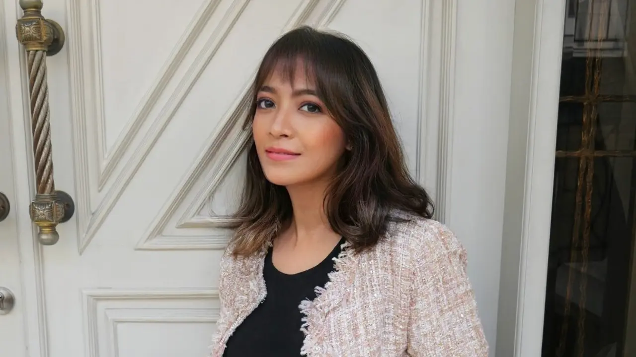 Ria Angelina mengeluarkan album baru