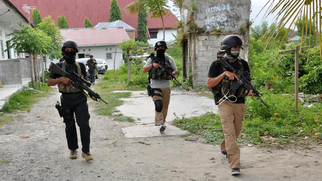 TNI Baku Tembak dengan Kelompok Teroris Santoso di Poso